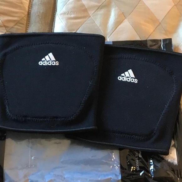 Adidas Women’s 5 inch Volleyball Kneepads, Large - Picture 2 of 3